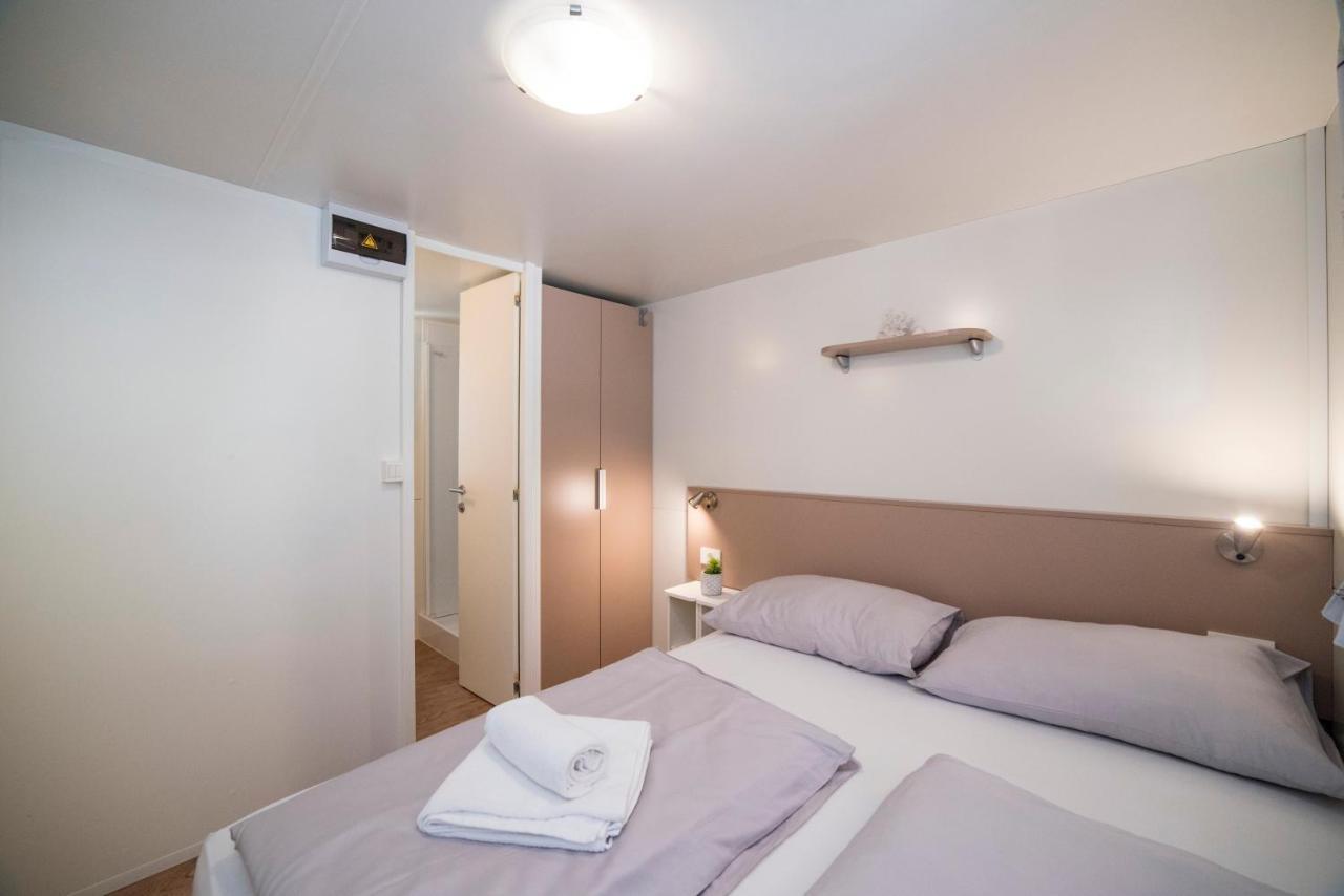 Mobile Home Cube, 3 Bedrooms, Free Parking, Wifi Biograd Na Moru Exterior photo