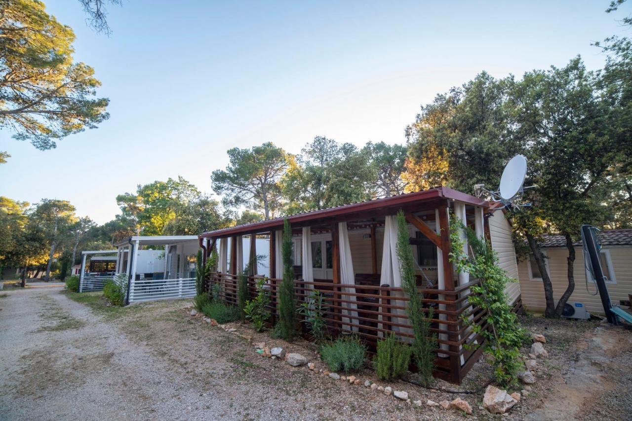 Mobile Home Cube, 3 Bedrooms, Free Parking, Wifi Biograd Na Moru Exterior photo