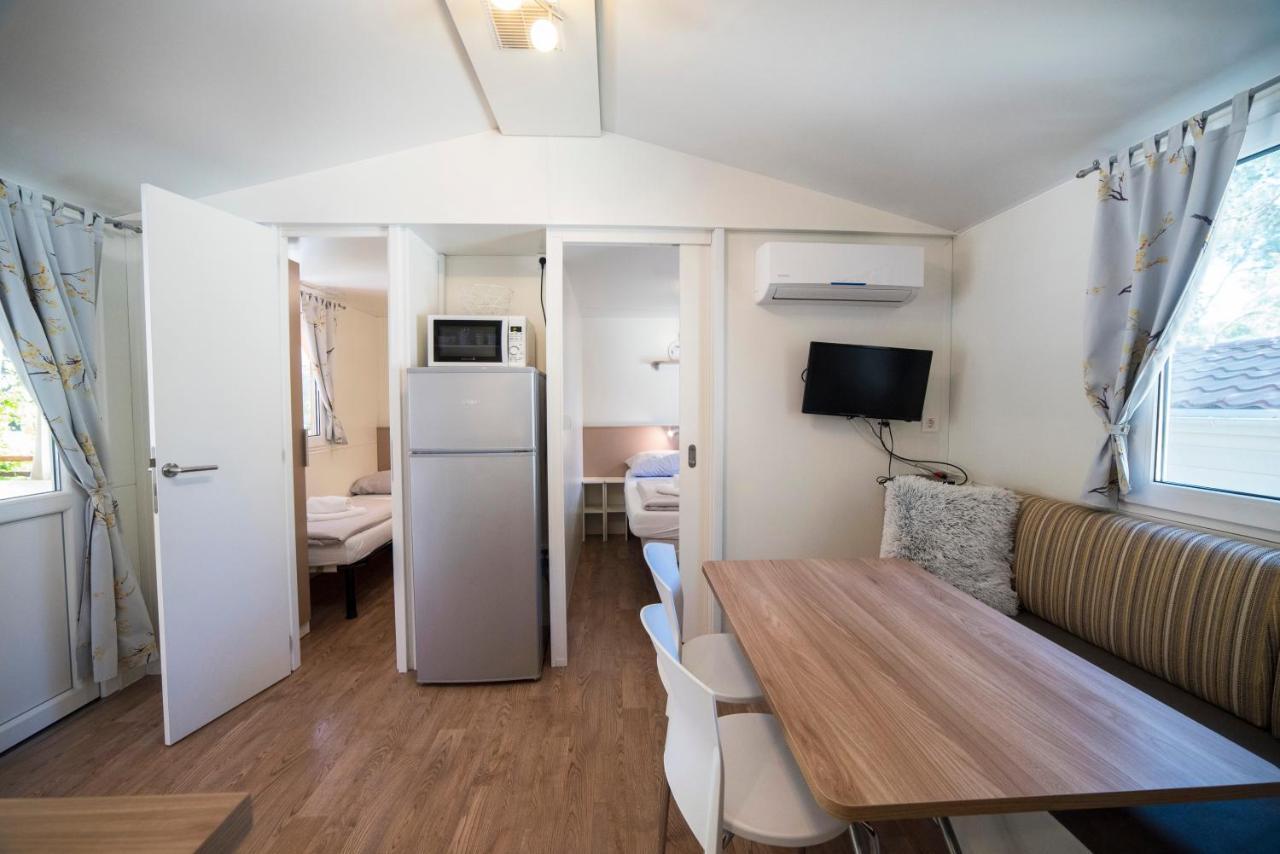 Mobile Home Cube, 3 Bedrooms, Free Parking, Wifi Biograd Na Moru Exterior photo