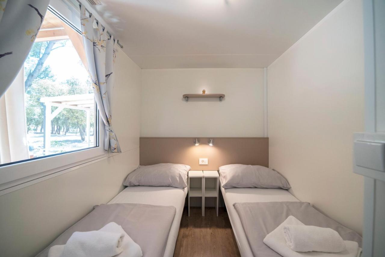 Mobile Home Cube, 3 Bedrooms, Free Parking, Wifi Biograd Na Moru Exterior photo